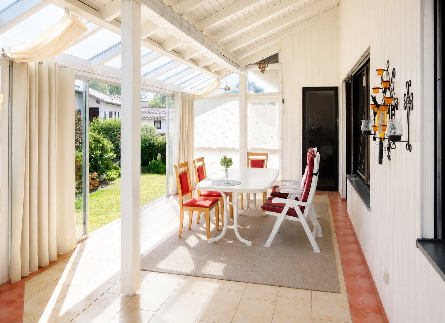 ++ GROSSZÜGIGER BUNGALOW MIT WINTERGARTEN ++ AUSBAURESERVE ++ ATTRAKTIVE PV-ERTRÄGE ++ ++ GROSSZÜGIGER BUNGALOW MIT WINTERGARTEN ++ AUSBAURESERVE ++ ATTRAKTIVE PV-ERTRÄGE ++
